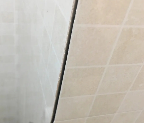 南山瓷砖空鼓维修公司分享阳台瓷砖脱落的修复过程可以分为以下几个步骤